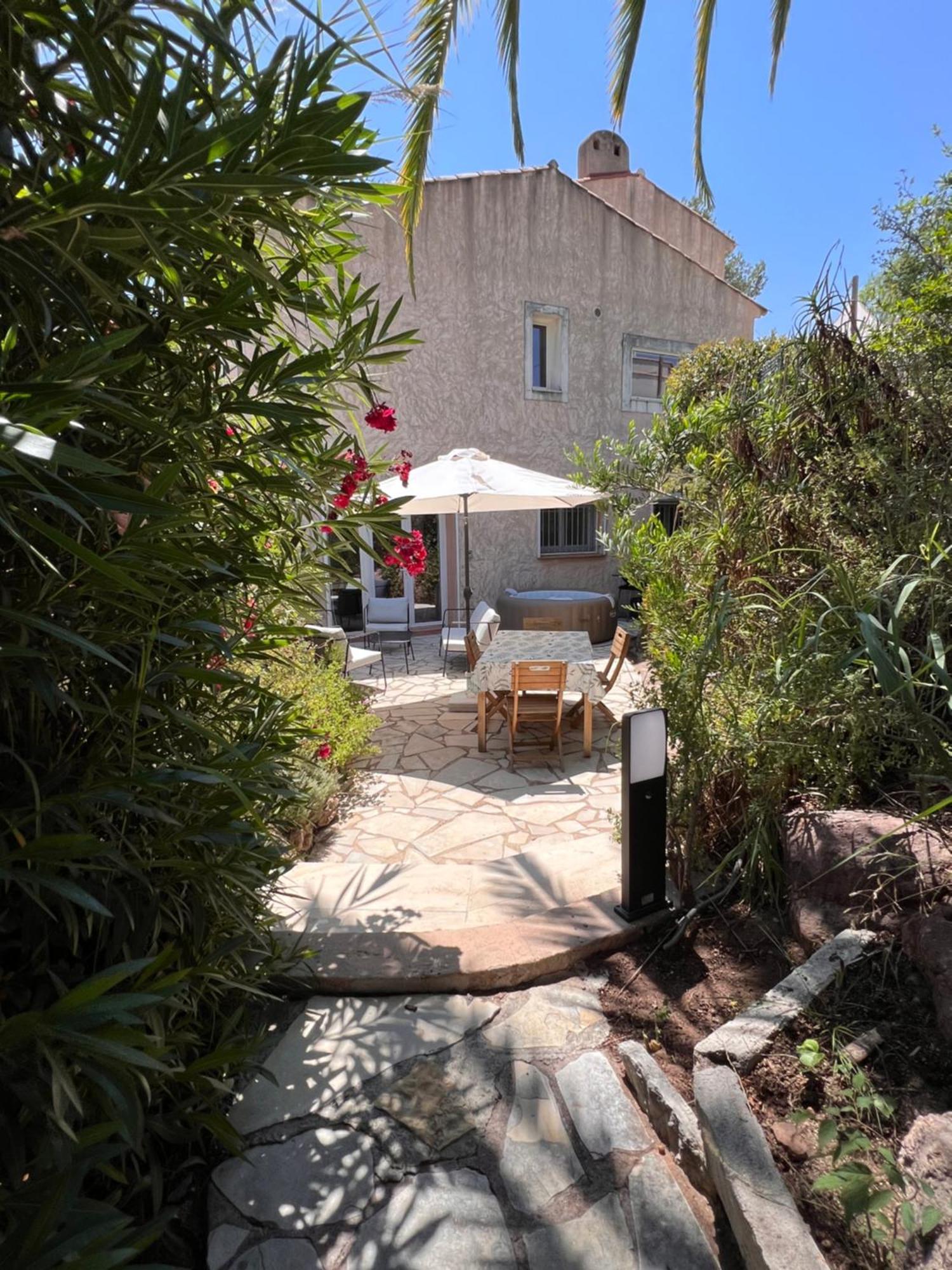 Simone, Appartement Maison, Quartier Calme, Grande Terrasse, Spa, Barbecue, 2 Chambres Fréjus Exterior foto